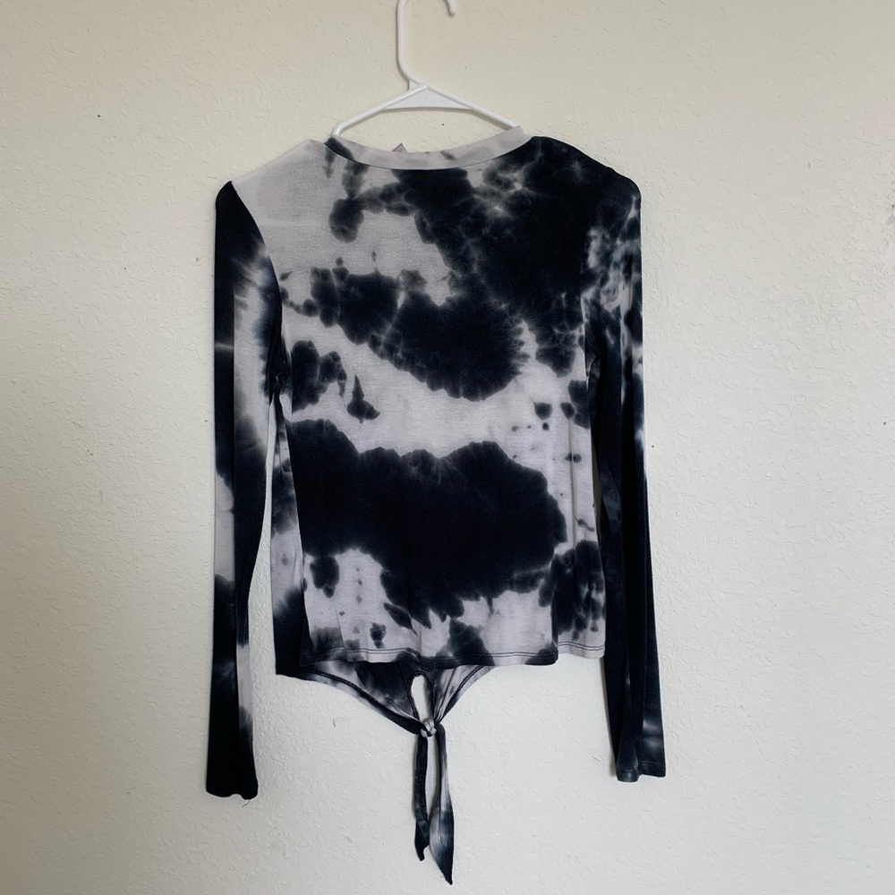 White and dark blue XS NOBO long sleeve shirt